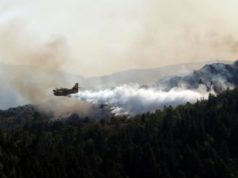 Buknuli požari na Braču i Hvaru, vatrogasci i zračne snage na terenu