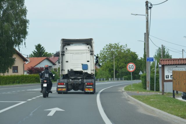 motor kamion motorist cesta promet