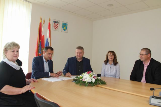 OŠ-Strahoninec-1