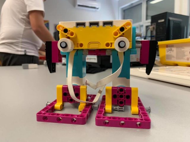 foto-zapoceli-novi-projekt-programiranje-lego-robota-u-i-os-cakovec-fdf3ae9c89b48499d4cf82740558923b_gallery_single_view