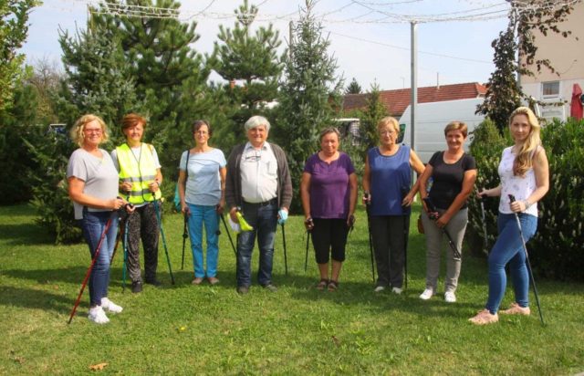 clanovima-grupe-nordijskog-hodanja-poklonjeni-novi-stapovi-za-hodanje-4236
