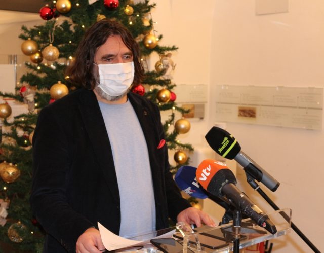 Čehok presica božićnice