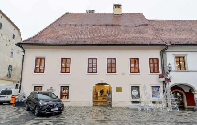 Knjiznica (60)