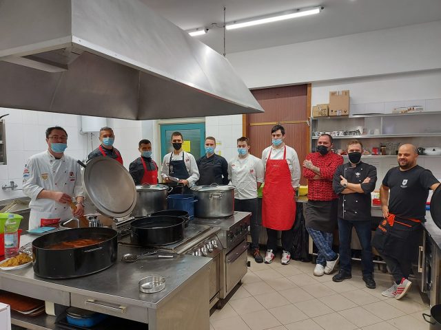 Mladi-kuhari-iz-Međimurja-Amos-Novak-i-Dario-Rodeš-dio-su-nesebične-priče-u-Petrinji-Sisku-i-Glini-1