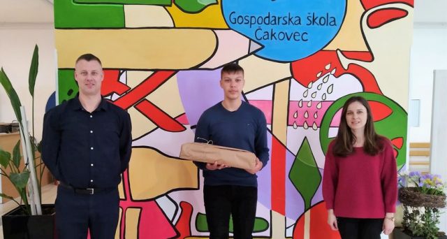 gospodarska-skola-ucenik-lovro-tota-osvojio-prvo-mjesto-na-drzavnom-natjecanju-u-poznavanju-prometnih-propisa-c6229e0d38c5b59082bbee8cca98dbc9_view_article_new