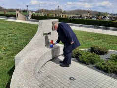 Gradonačelnik Kolarek paljenjem svijeća obilježio Dan sjećanja na holokaust