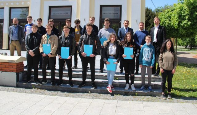 Dodijeljena-41-stipendija-ucenicima-obrtnickih-zanimanja-priopcenje-5