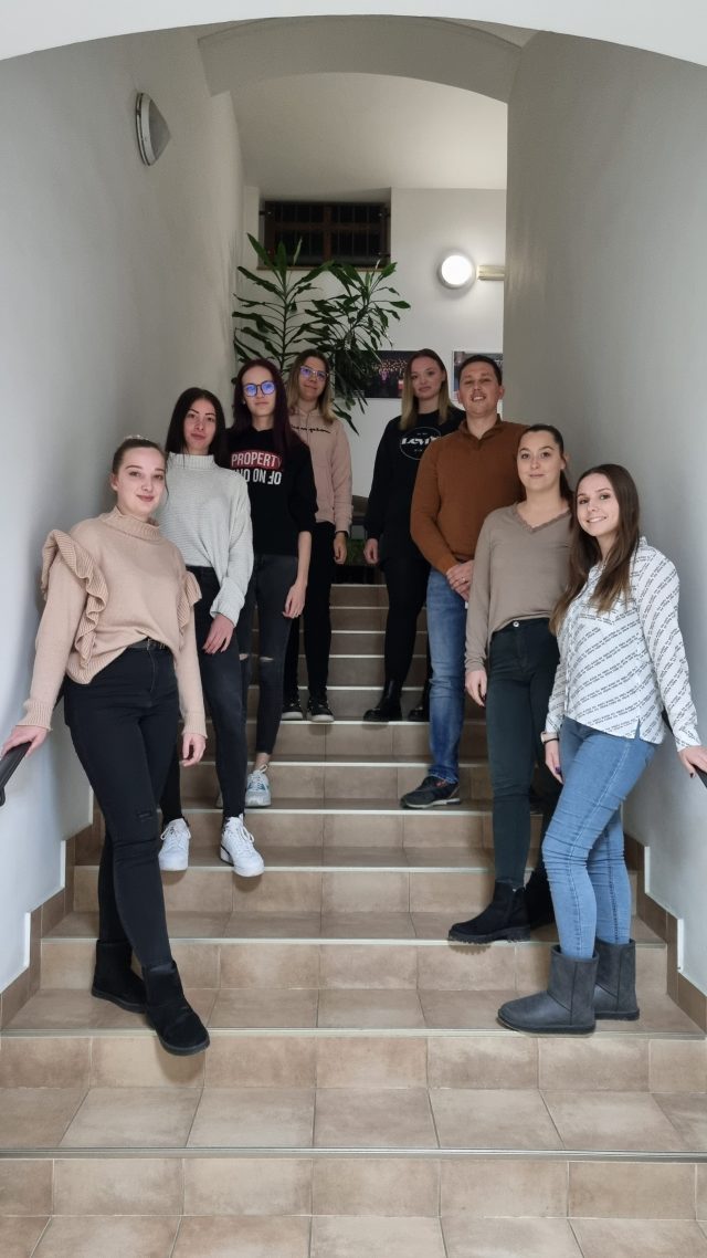 Fotografija studenti treća tribina