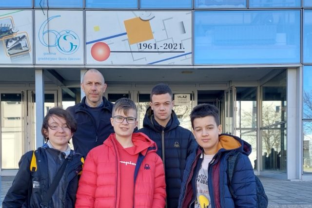 Andrija, Jakov, Sven i Nikola s mentorom