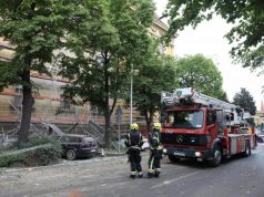 Urušila se skela u centru Zagreba, policija za Media servis: Nitko nije ozlijeđen, ali ima oštećenih vozila
