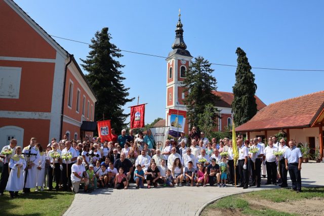 Velika-Gospa-Sveta-Marija-10