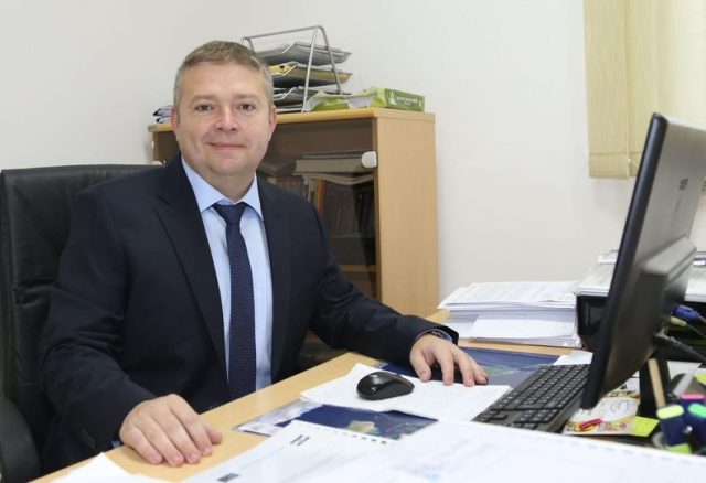 lehkec strahoninec