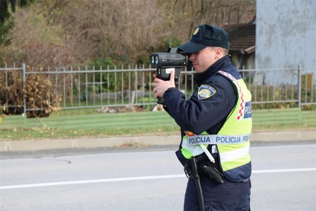 policija