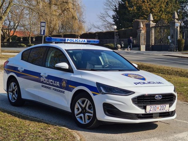 Vozilo kod groblja 2