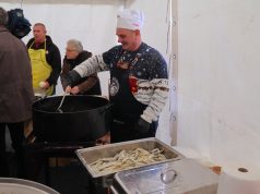 Na Badnjak posljednje pripreme za Božić, po gradovima tradiconalna podjela ribnih delicija