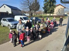 Fašničko veselje ispred Općine Orehovica