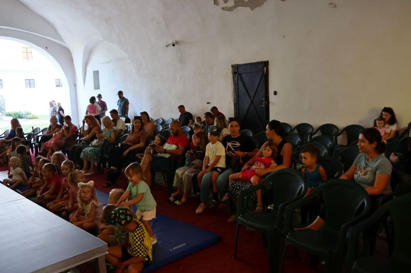 Mališani uživali u "Buđenju", a kazališni ciklus "4,3,2,1 ŠKOLA" nudi još besplatnih predstava