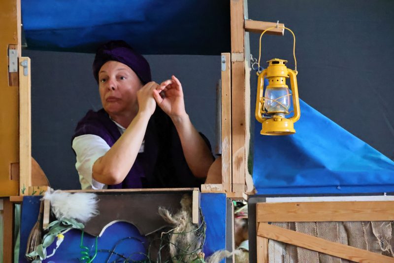 Mališani uživali u "Buđenju", a kazališni ciklus "4,3,2,1 ŠKOLA" nudi još besplatnih predstava