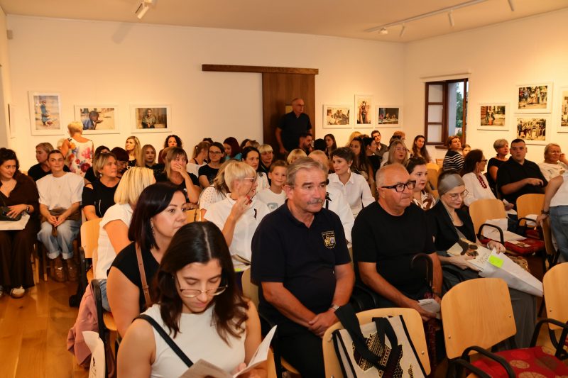 Martina Strahija u Čakovcu predstavila humanitarnu knjigu „Bijeli anđeli”