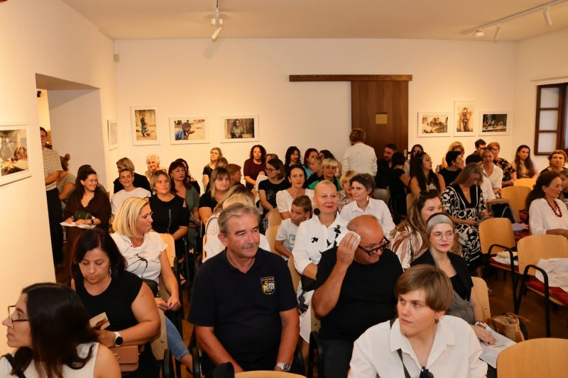 Martina Strahija u Čakovcu predstavila humanitarnu knjigu „Bijeli anđeli”