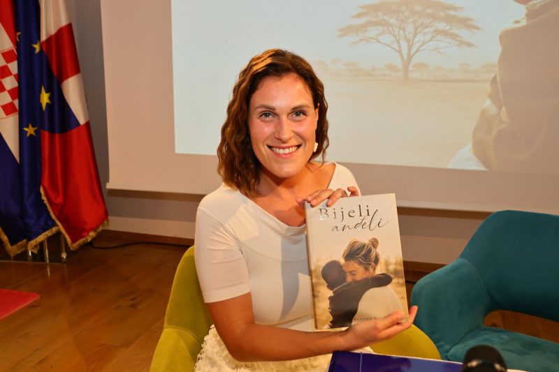 Martina Strahija u Čakovcu predstavila humanitarnu knjigu „Bijeli anđeli”