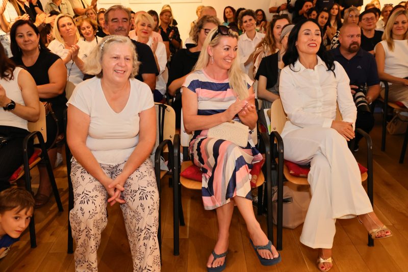 Martina Strahija u Čakovcu predstavila humanitarnu knjigu „Bijeli anđeli”