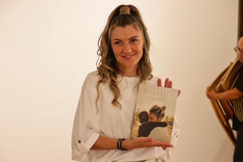 Martina Strahija u Čakovcu predstavila humanitarnu knjigu „Bijeli anđeli”