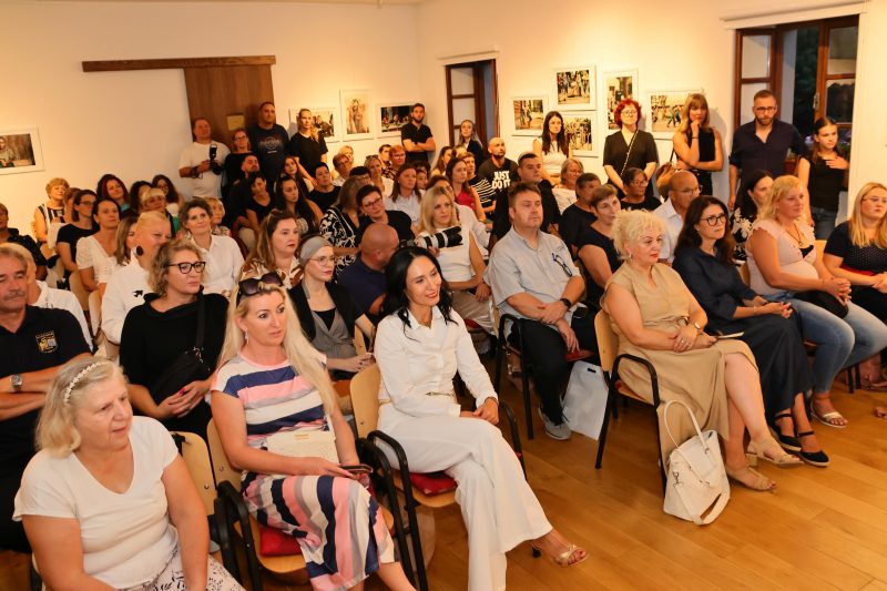 Martina Strahija u Čakovcu predstavila humanitarnu knjigu „Bijeli anđeli”