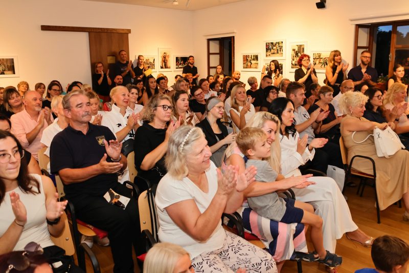 Martina Strahija u Čakovcu predstavila humanitarnu knjigu „Bijeli anđeli”