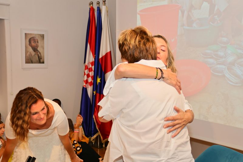Martina Strahija u Čakovcu predstavila humanitarnu knjigu „Bijeli anđeli”