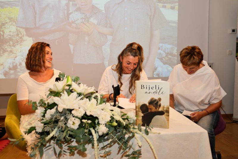 Martina Strahija u Čakovcu predstavila humanitarnu knjigu „Bijeli anđeli”