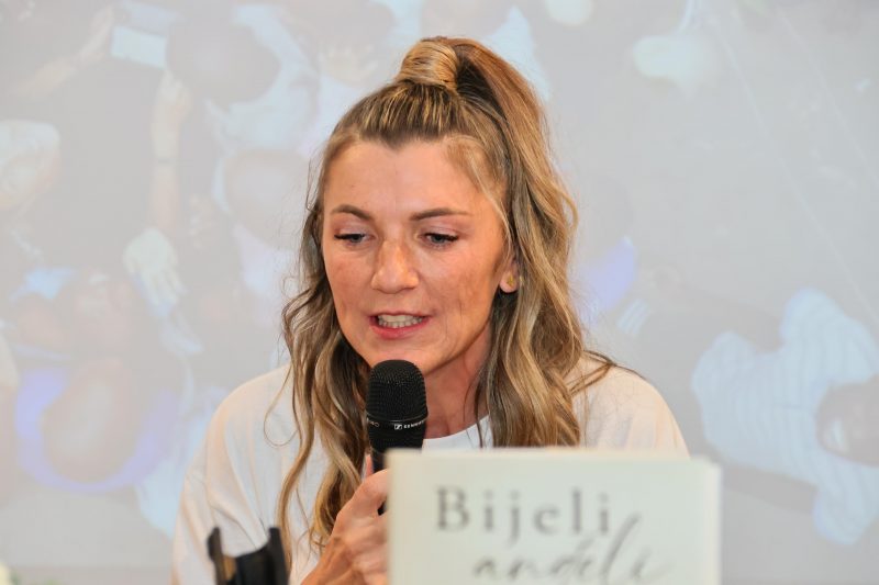 Martina Strahija u Čakovcu predstavila humanitarnu knjigu „Bijeli anđeli”