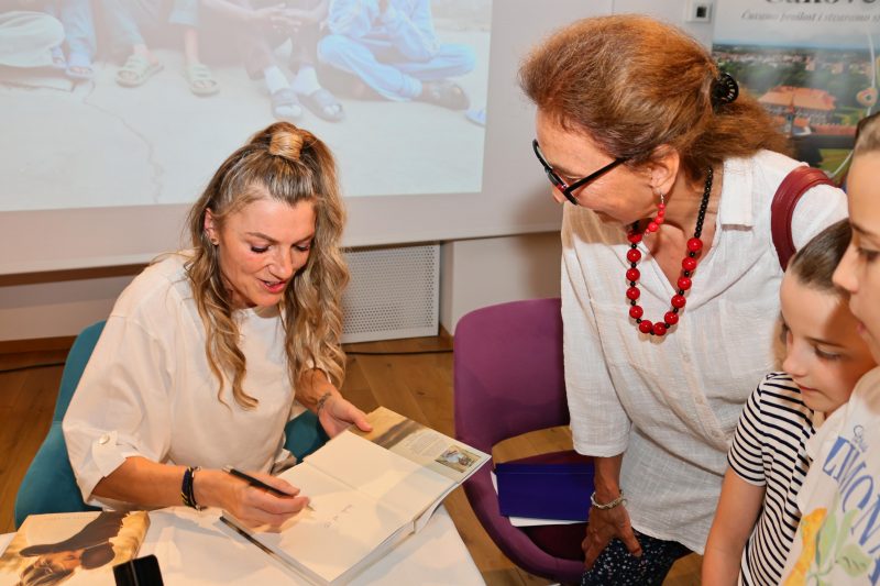 Martina Strahija u Čakovcu predstavila humanitarnu knjigu „Bijeli anđeli”