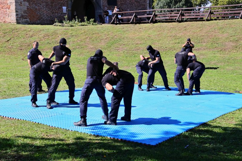 pokazne vježbe interventne policije