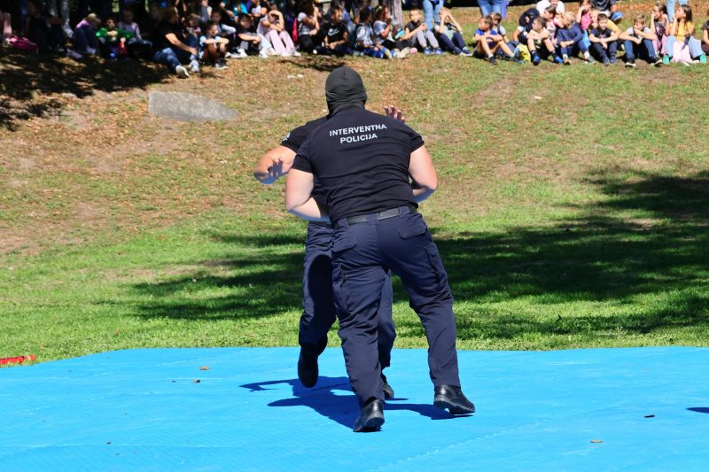 pokazne vježbe interventne policije