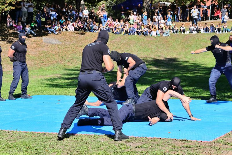 pokazne vježbe interventne policije