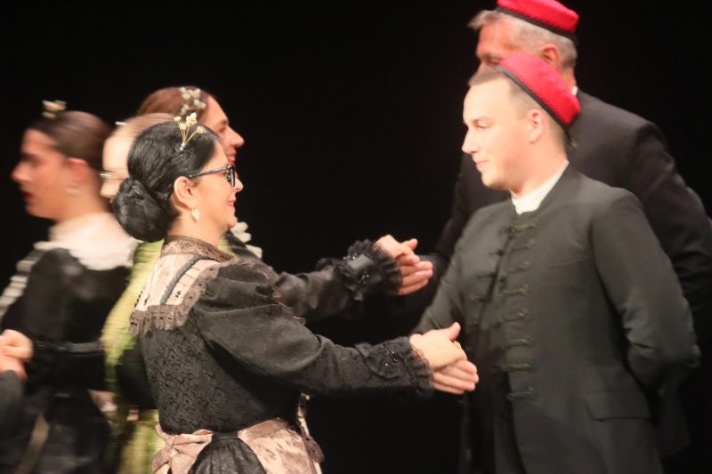 Održan 33. Susret hrvatskih folklornih ansambala i izvornih skupina