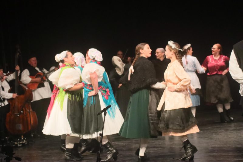 Održan 33. Susret hrvatskih folklornih ansambala i izvornih skupina