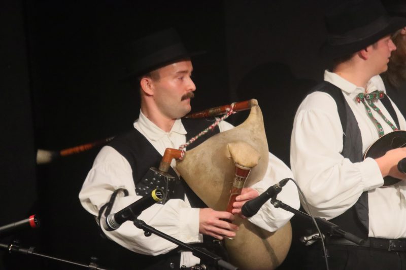 Održan 33. Susret hrvatskih folklornih ansambala i izvornih skupina