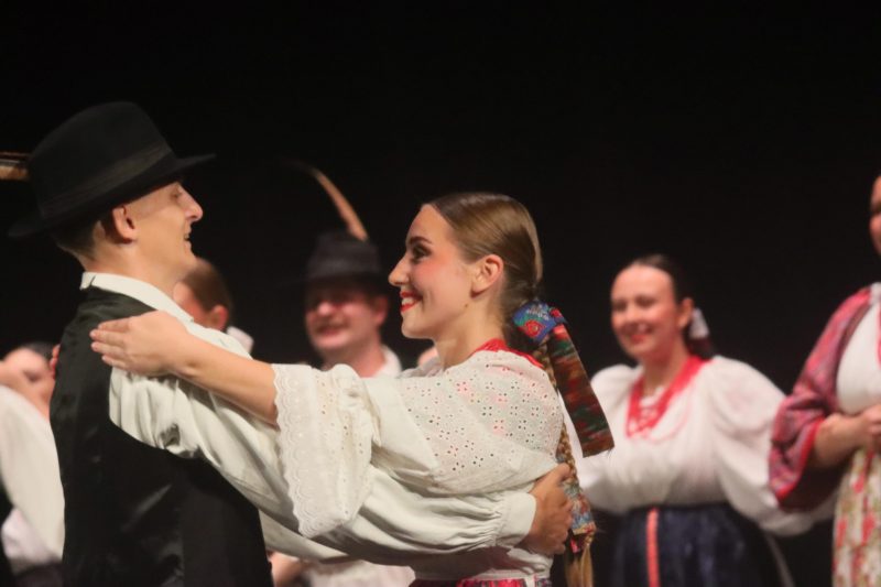 Održan 33. Susret hrvatskih folklornih ansambala i izvornih skupina