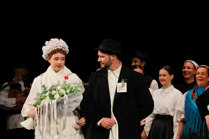 Održan 33. Susret hrvatskih folklornih ansambala i izvornih skupina