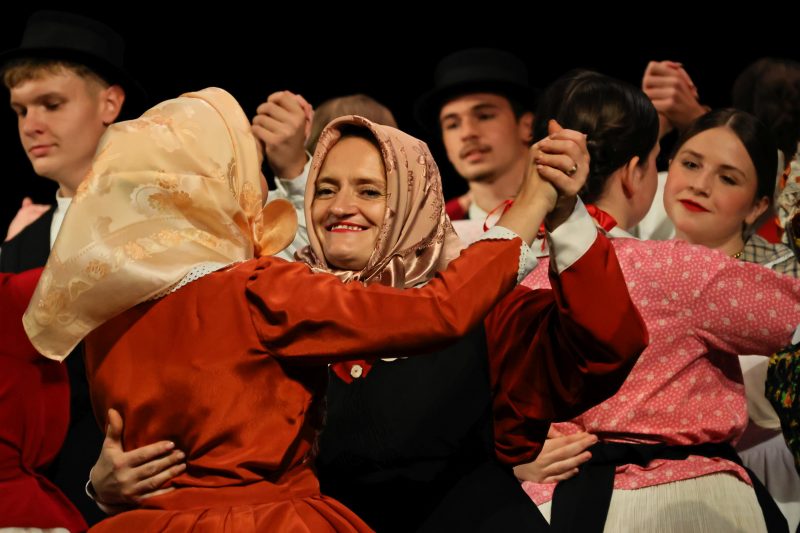 Održan 33. Susret hrvatskih folklornih ansambala i izvornih skupina