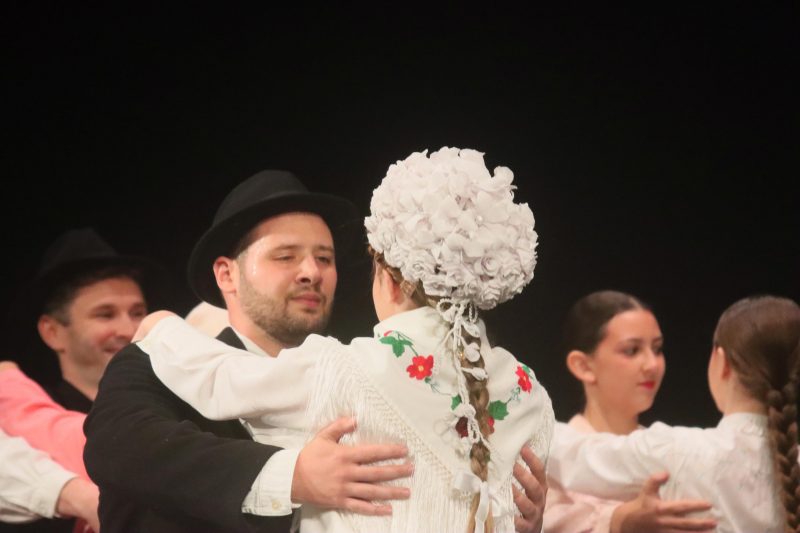 Održan 33. Susret hrvatskih folklornih ansambala i izvornih skupina