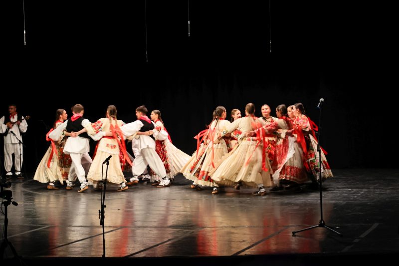 Održan 33. Susret hrvatskih folklornih ansambala i izvornih skupina