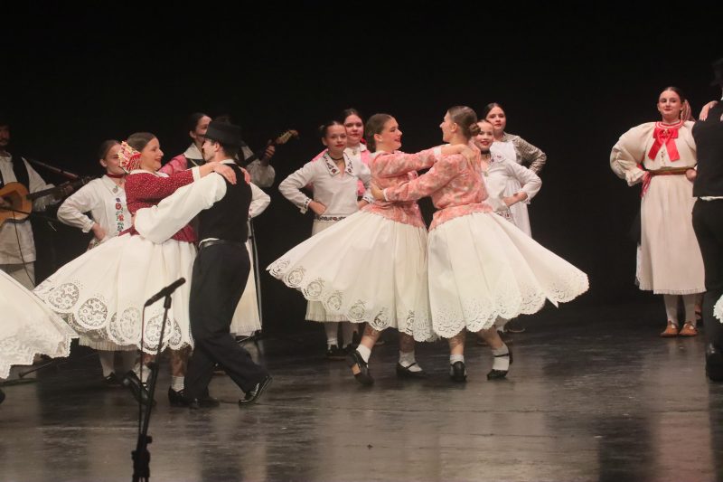 Održan 33. Susret hrvatskih folklornih ansambala i izvornih skupina