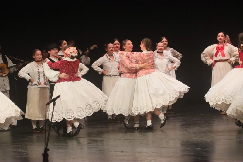Održan 33. Susret hrvatskih folklornih ansambala i izvornih skupina