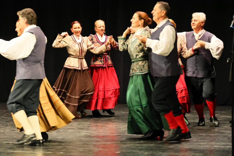 Održan 33. Susret hrvatskih folklornih ansambala i izvornih skupina