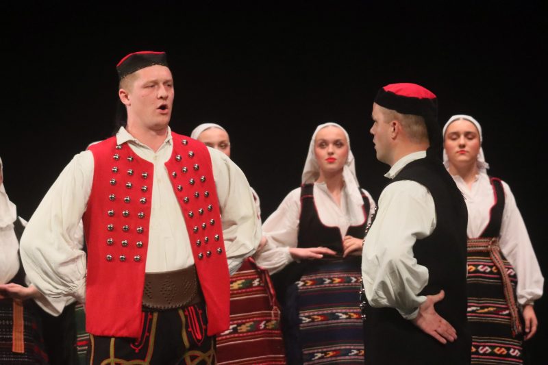 Održan 33. Susret hrvatskih folklornih ansambala i izvornih skupina