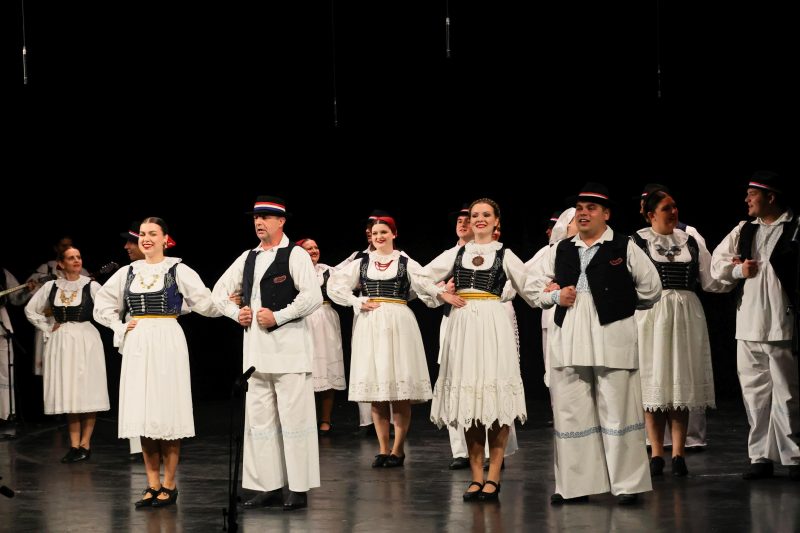 Održan 33. Susret hrvatskih folklornih ansambala i izvornih skupina