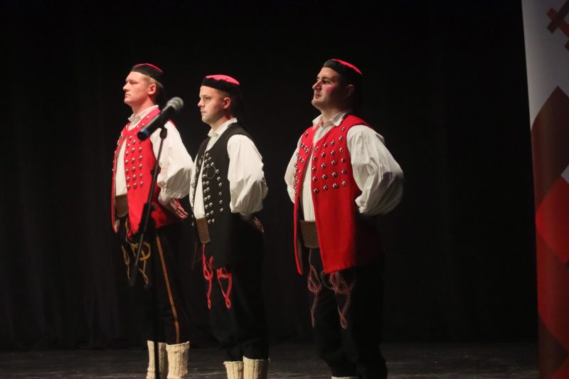 Održan 33. Susret hrvatskih folklornih ansambala i izvornih skupina